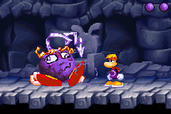 L’Antitoon géant étourdi après une attaque de Rayman.