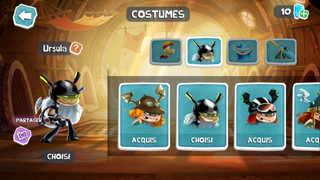 Ursula dans la Galerie des Costumes.