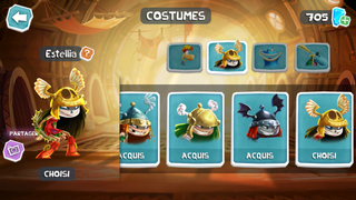 Estellia dans la Galerie des Costumes.